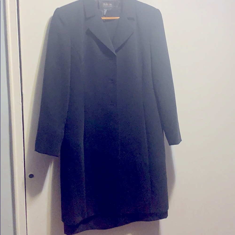 Dress suit perfect for interview or formal event